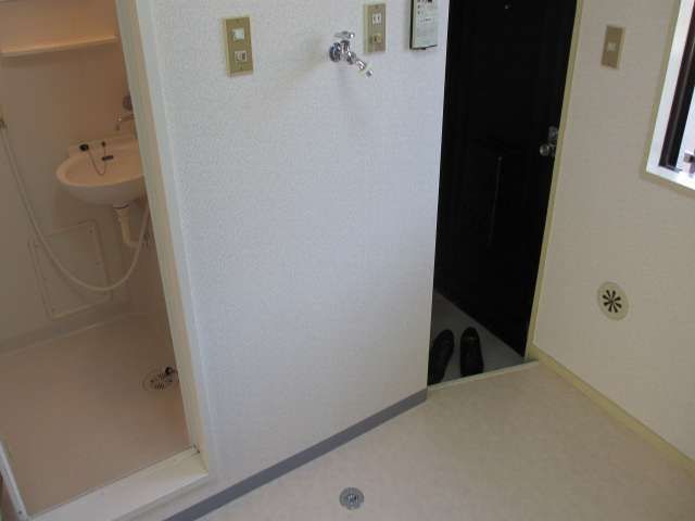 Other. You can wash warm even in winter in the indoor Laundry Area