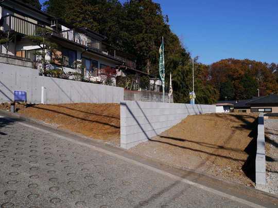 Other local. It is also a good many living environment commercial facilities around in the quiet residential area. Good per sun on a hill.