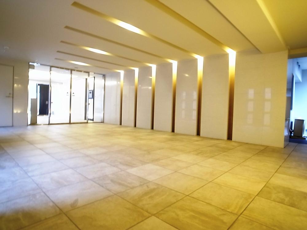 Entrance. Common areas