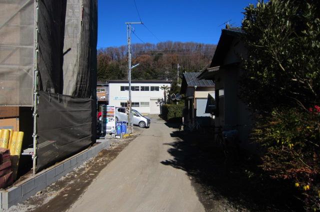 Local photos, including front road. 2013 December 22, shooting