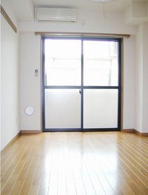 Living and room. Room part (the same property reference photograph)