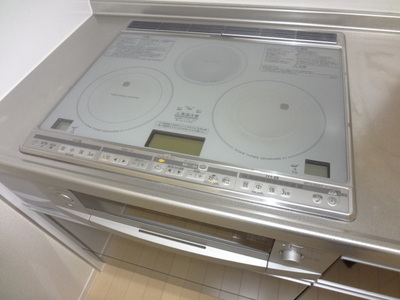 Kitchen. IH cooking heater, three-necked!