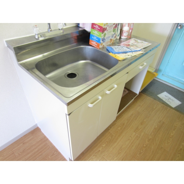 Kitchen. Ease of use is good at washing place spread!