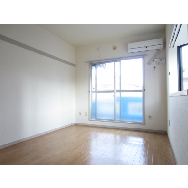 Living and room. A bright room with a bay window!