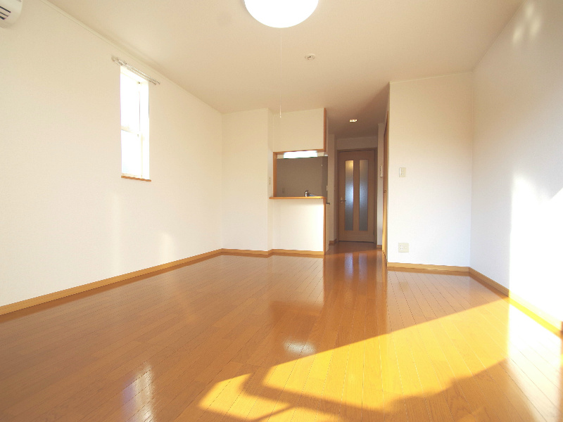 Living and room. Bright Western-style 12.3 Pledge two-plane daylight!