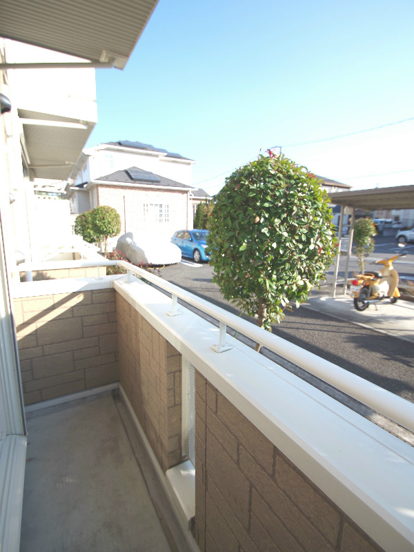 Balcony. Also easy to dry balcony laundry on the south-facing!