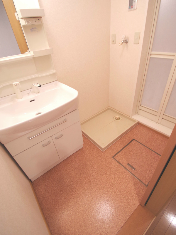 Other room space. Dressing room space!