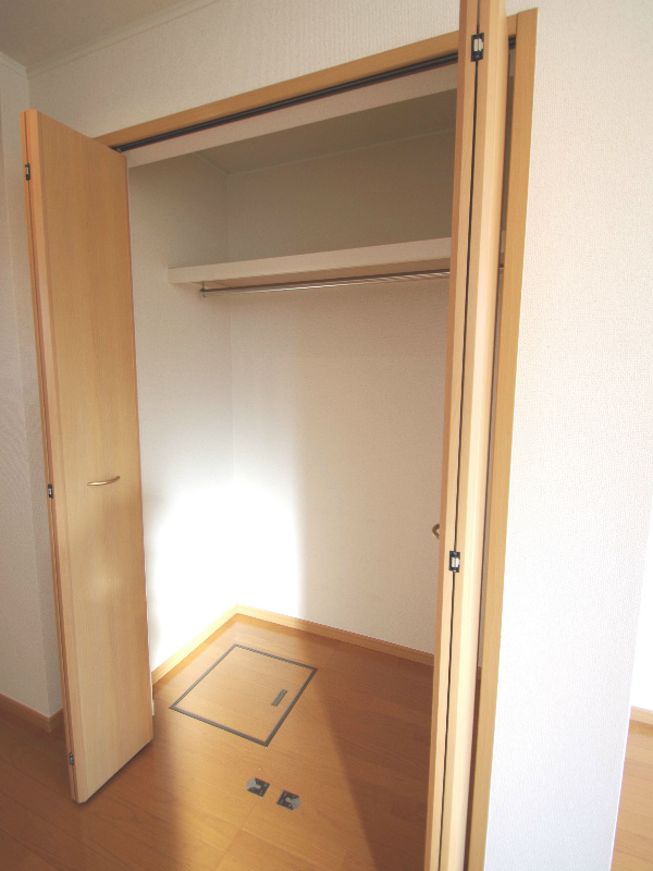 Receipt. Closet with depth!