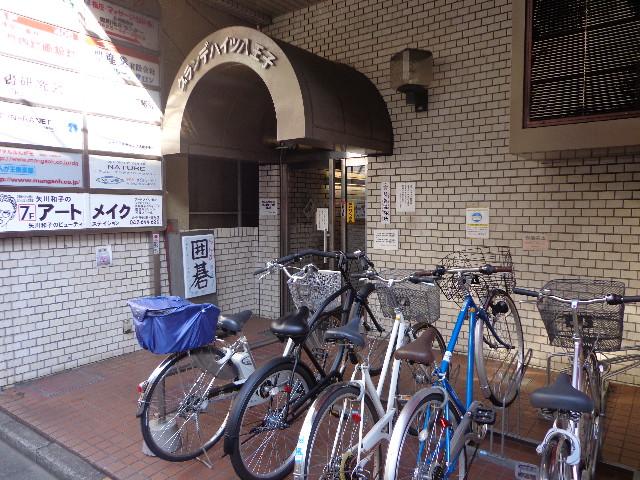 Entrance. Common areas