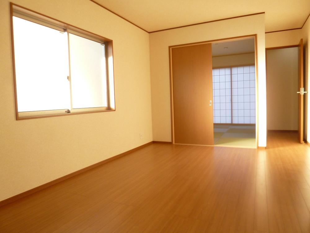 Same specifications photos (living). Same specifications