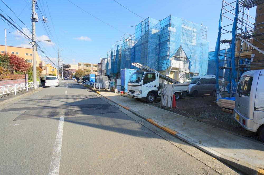 Local photos, including front road. 2013 November shooting