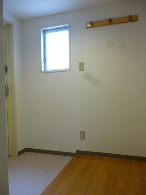 Entrance. There is a window in the front door. Peace of mind because the windows are not facing the shared hallway