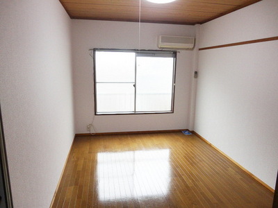 Living and room. Day is good