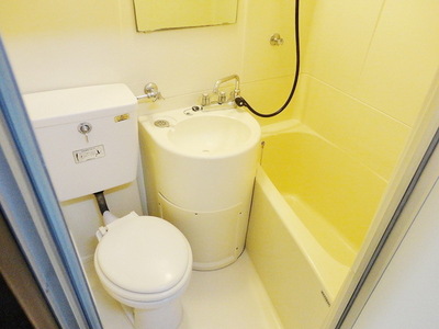 Bath. 3-point unit bus