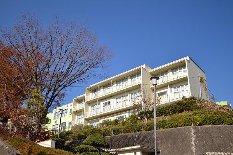 Primary school. 900m to Hachioji City Komiya Elementary School