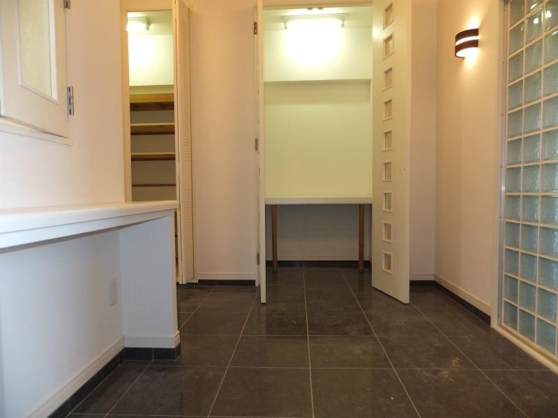 Entrance. Indoor (12 May 2013) Shooting