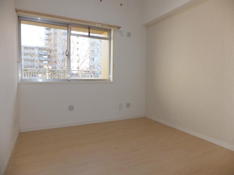 Non-living room. Indoor (12 May 2013) Shooting