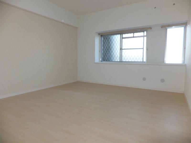 Non-living room. Indoor (12 May 2013) Shooting