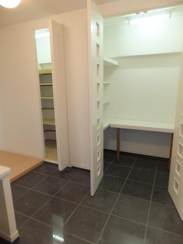 Entrance. Indoor (12 May 2013) Shooting