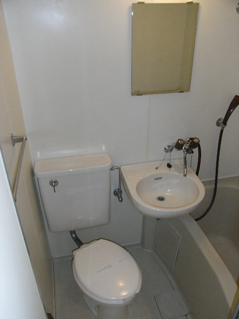 Bath. 3-point unit bus