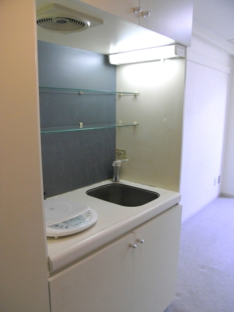 Kitchen. There offer of electromagnetic cooker