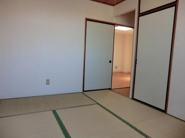 Living and room. It is a Japanese-style calm relaxed.