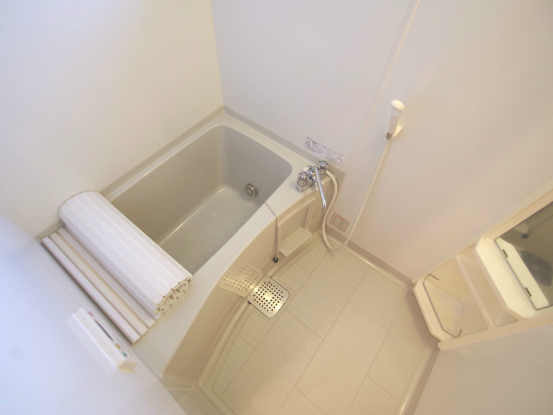 Bath. Bathroom with a ventilation window