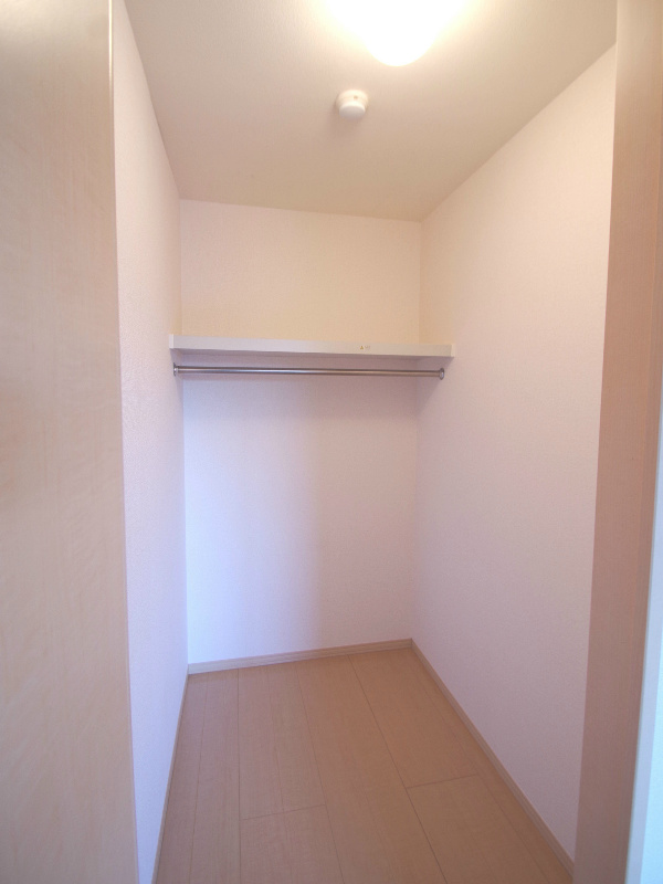 Receipt. Walk-in closet