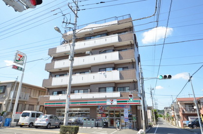 Building appearance. ☆ Sunny apartment ☆