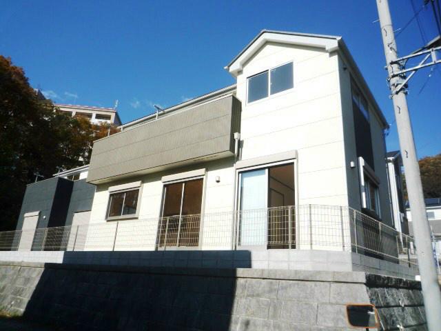 Local appearance photo. Good per sun for the south terraced!