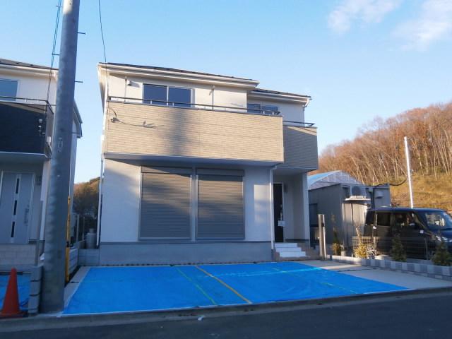 Local appearance photo. Building 2