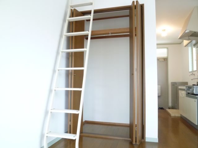 Receipt. It hung clothes of various lengths