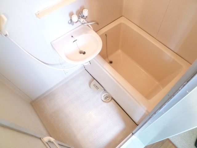 Bath. The fatigue of the day or does not heal in this bathroom?