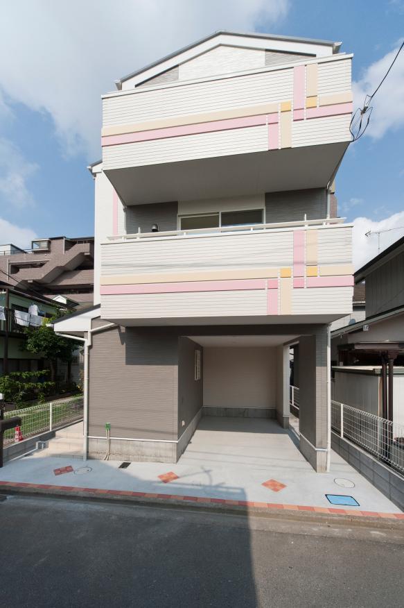 Same specifications photos (appearance). Colonial roof, Siding finish