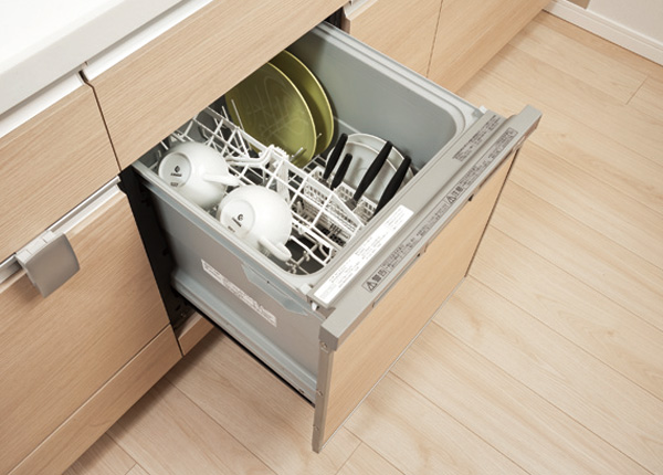 Kitchen.  [Dishwasher] Established a washable dishwasher well as cookware. Pull-out that can be used in a comfortable position.