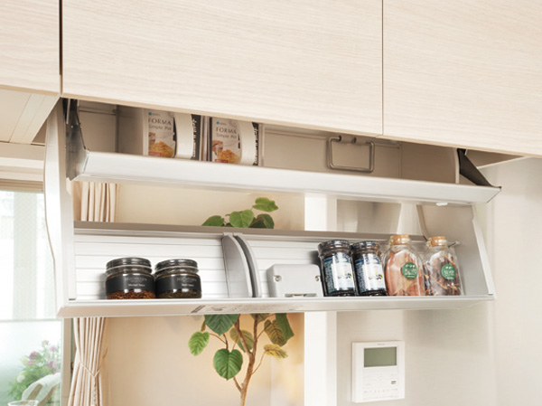 Kitchen.  [Easy-to-use Quick pocket] Seasonings and the like can be used remain open during cooking, Smooth cooking go. Since Maeru is under the hanging closet when not in use, The kitchen is neat.