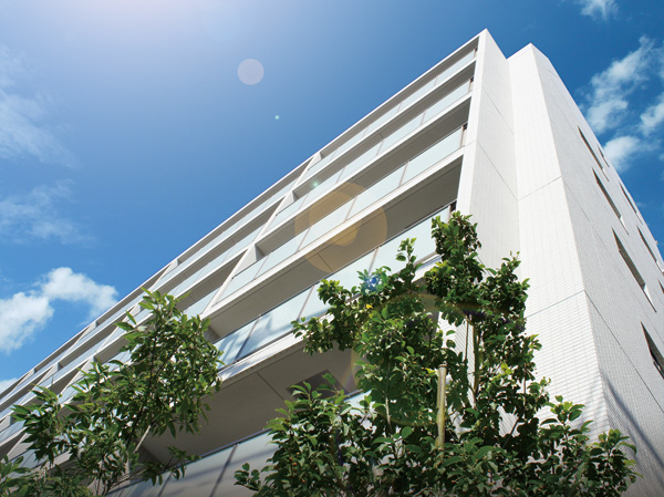 Buildings and facilities. It summarizes the white of sophistication, Impressive appearance in the stylish. Convenience and footwork of the station near unique, And filled with the familiar lush bright sunshine and the open feeling of location. Instinctively want to take a deep breath, Fresh every day will start from here a carefree. (Appearance completed photo)