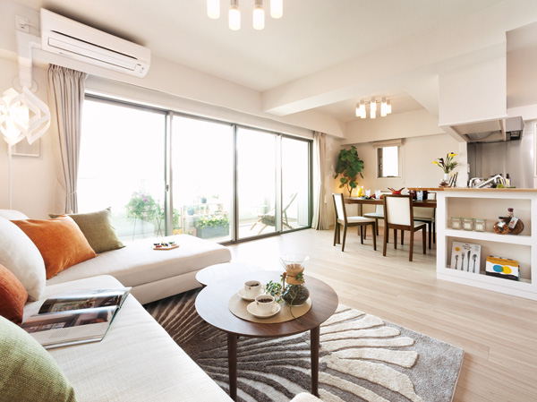 Room and equipment. Appropriate to open location, Bright living space a carefree. Planning and wide opening of the south-facing center will produce a refreshing every day to be enveloped in sunshine.  (living ・ dining / A type (pre-sale) ※ Paid including option (application termination))