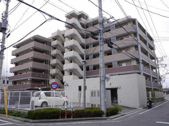 Local appearance photo. Southeast Corner Room ・ Pet breeding Allowed ・ Renovated condominium. Balcony 3 places ・ With entrance porch.