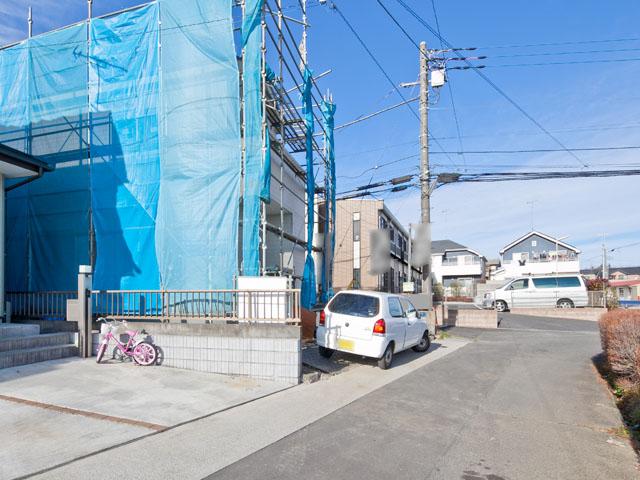 Local photos, including front road. Local (12 May 2013) Shooting