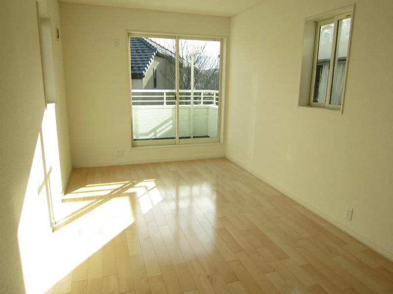 Non-living room. 3 face lighting of the bright rooms