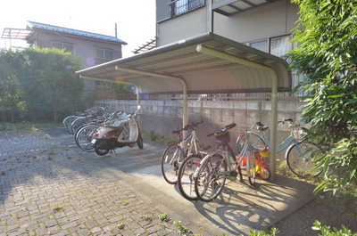 Entrance.  ☆ Covered parking lot ☆