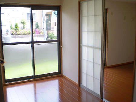 Living and room. This room that you're willing to live with a pet.