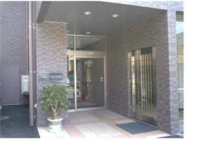 Entrance. Security surface worry, Auto-Lock is a Mansion.