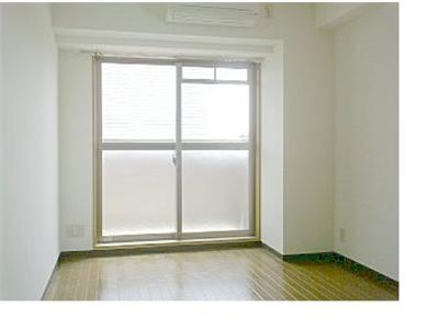 Living and room. Clean rooms.