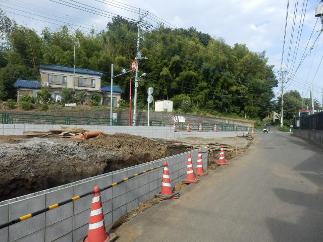 Local photos, including front road. August 30, 2013 shooting