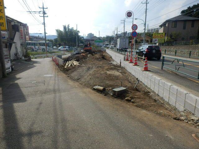 Local photos, including front road. August 30, 2013 shooting