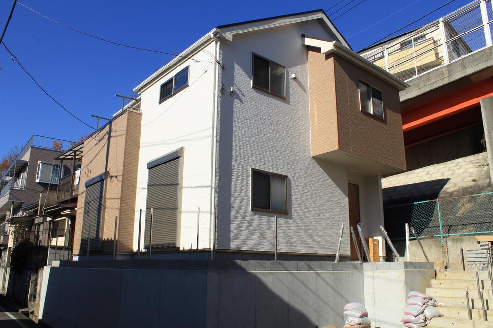 Local photos, including front road.  ☆ 1 Building Local photo of (12.15) Sunny in the upland ☆