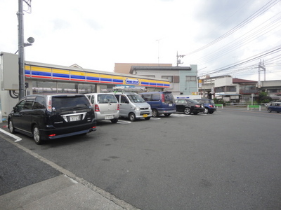 Convenience store. MINISTOP up (convenience store) 272m