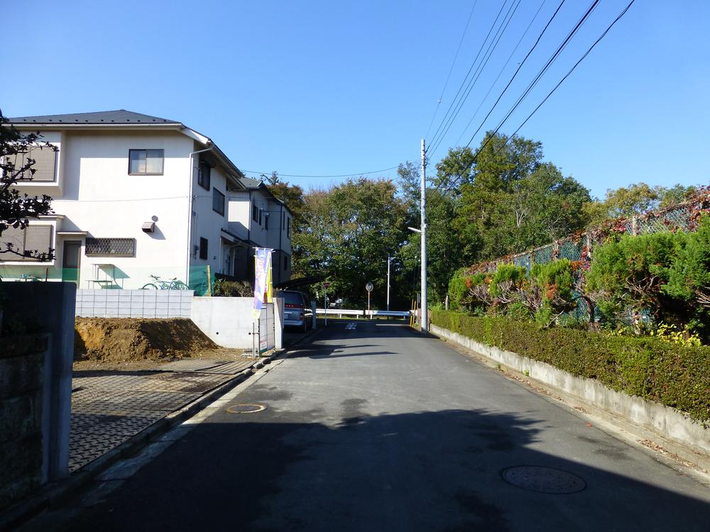 Local photos, including front road. A quiet residential area that was blessed with every day of your walk is also comfortable green